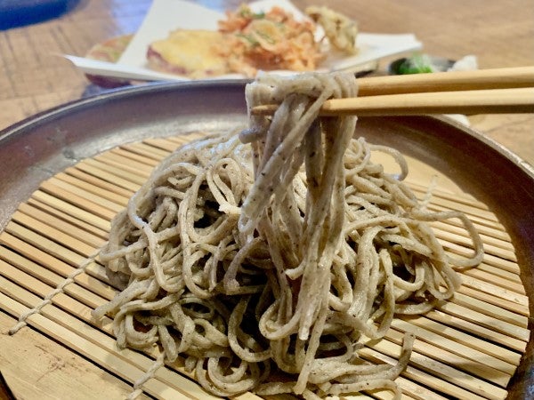 大阪狭山】住宅街にひっそり佇む古民家でほっこり蕎麦を楽しむ「そば屋