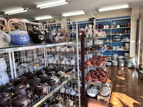 あきる野】明治33年創業『陶器のむらやま』は昭和レトロで溢れているっ