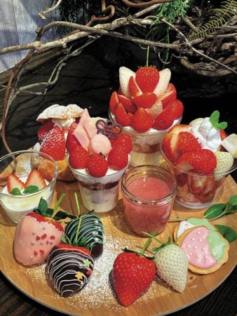 イチゴノトリコ」ではミルキーベリー100％の“白い”ジュースが大人気