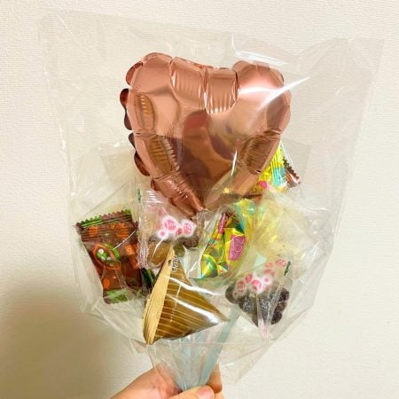 100均工作】卒園・卒業、ホワイトデーにもお菓子ブーケを作って贈ろう