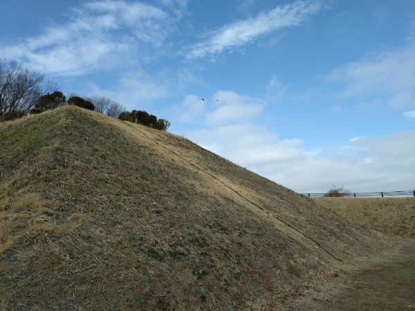 宇都宮】高さ5m超の土塁にびっくり！戦国時代を体感！「飛山城