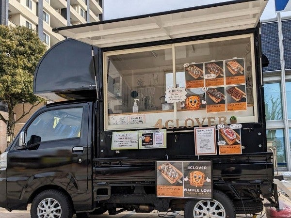 パティシエの作る米粉ワッフル「キッチンカー 4CLOVER