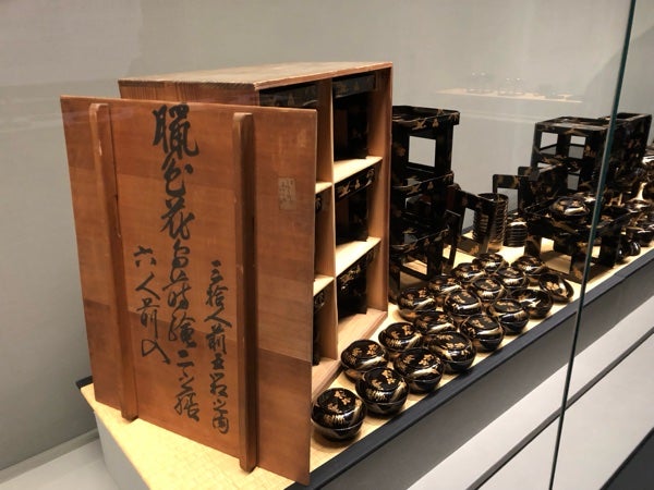 うるし屋 赤色 漆製 膳 もみじ模様 うるし屋 赤色 漆製 膳 もみじ模様