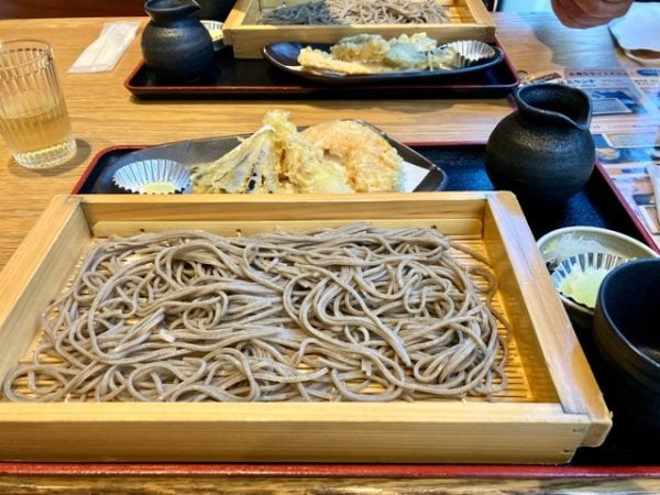 十一そばもおしゃれなガレットも みんな美味しい「SOBA CAFE 孫三」泉