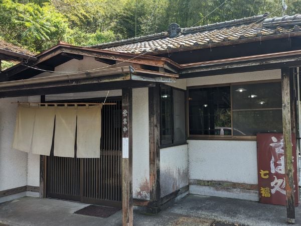 薩摩川内市・入来峠】昔ながらのそば処「七福」から窓越しに見る「清浦ダム」の桜が絶景！ | リビングかごしまWeb