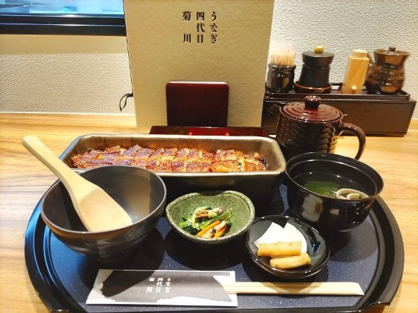 【三宮】「うなぎ四代目菊川」でいただく名物「一本うなぎ」のひつまぶし）」 | リビング神戸・阪神間Web