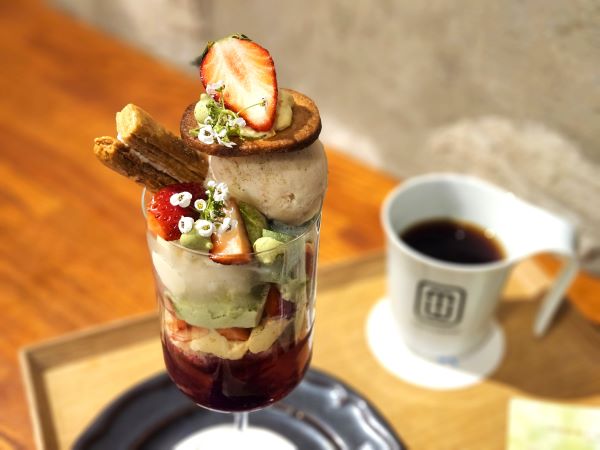 芝公園】カフェバー「ビヨンド ザ ボックス」で愛犬と夜パフェ