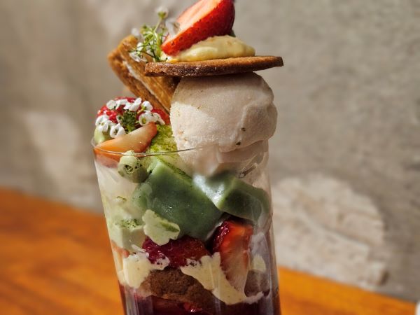 芝公園】カフェバー「ビヨンド ザ ボックス」で愛犬と夜パフェ