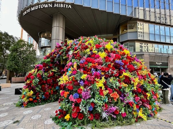 東京ミッドタウン日比谷】鮮やかな花たちに埋もれて撮影「日比谷