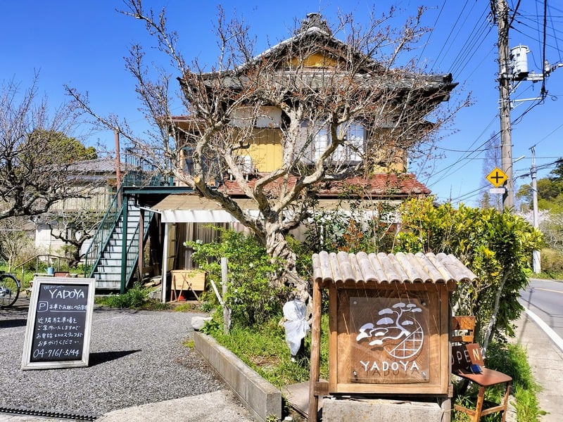 昭和レトロ　編み込み　スツール2個　古道具　古民家カフェ 柏】あけぼの山公園近くのレトロな古民家レストラン「街かどカフェ