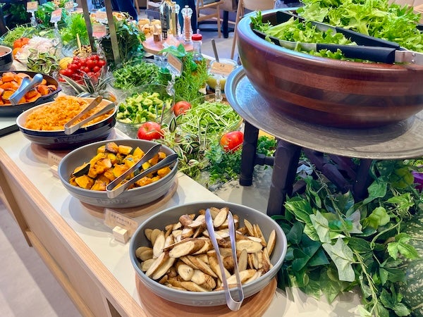 晴海】選手村跡地でGAP認証野菜ブッフェ付きランチを「カフェ