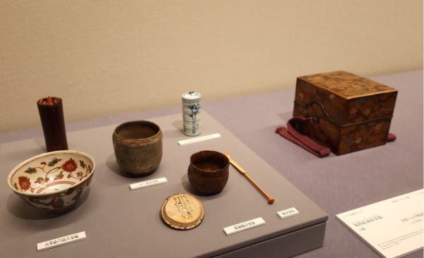 日本橋】三井記念美術館「茶の湯の美学 ―利休・織部・遠州の茶道具」茶の湯の美意識の極みに出会う | リビング東京Web