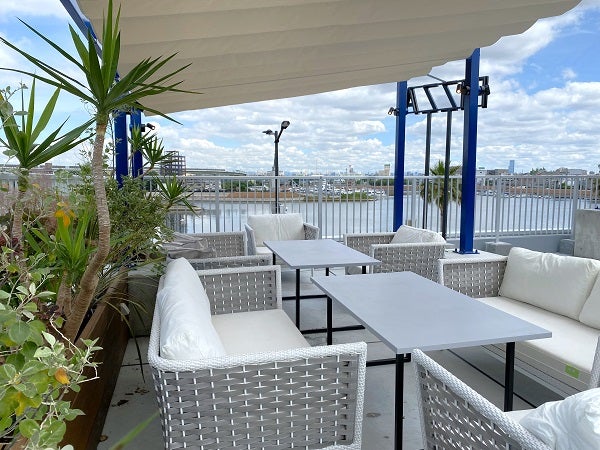 大阪・堺】リゾート感いっぱいのレストラン「AOI NAPOLI UMISOBA（青い