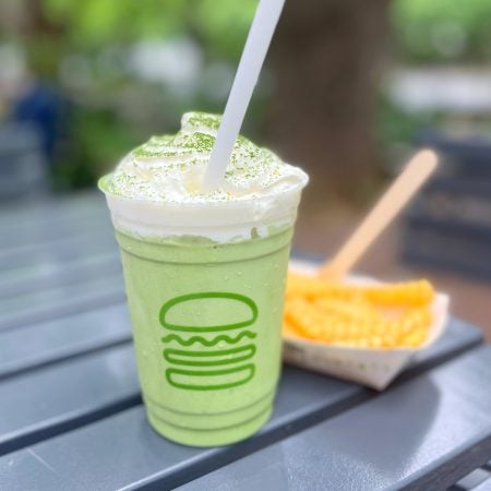 宇治抹茶ミルクミックス ハンバーガー フレンチフライをディップ♡京都の老舗「伊藤久右衛門」とコラボ