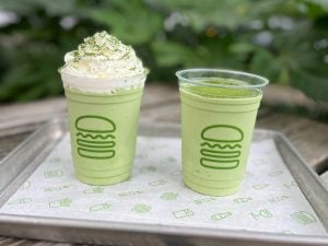 【夏休みセール】宇治抹茶ミルクミックス ハンバーガー 外苑前】期間限定で都内でも飲める！シェイク シャックの「宇治
