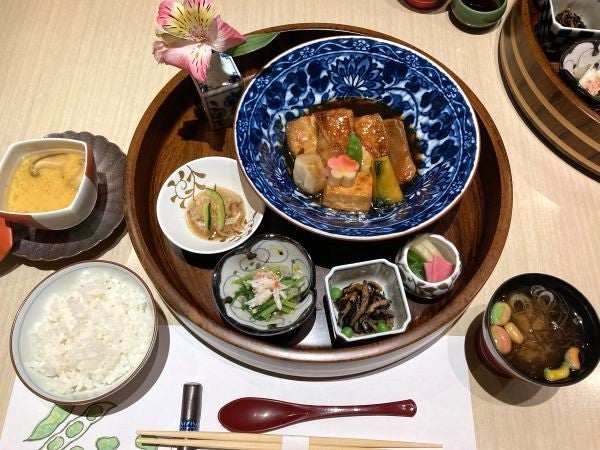 御膳とお椀 tatsumi-4.jpg