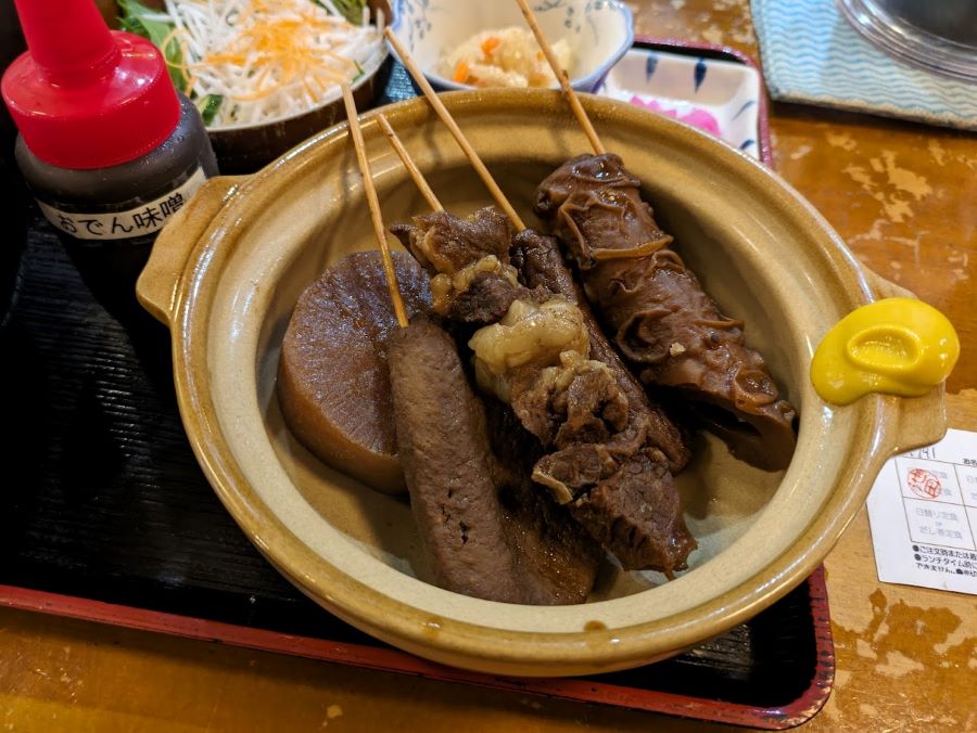 堺筋本町】黒い静岡おでんやボリューム満点の定食が安いっ！「定食