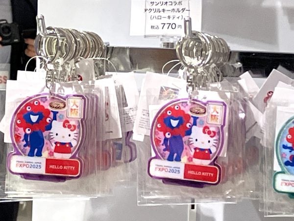 【大阪】ミャクミャクとハローキティが新商品をお披露目! サンリオキャラクターズとのコラボ商品発売|編集部くるくる日記 | リビング大阪Web