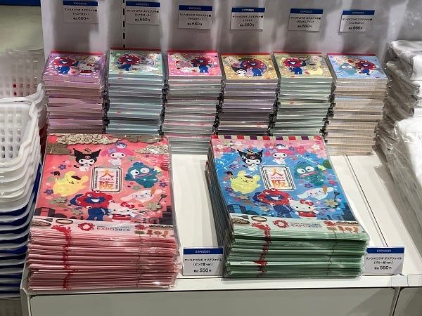 【大阪】ミャクミャクとハローキティが新商品をお披露目! サンリオキャラクターズとのコラボ商品発売|編集部くるくる日記 | リビング大阪Web