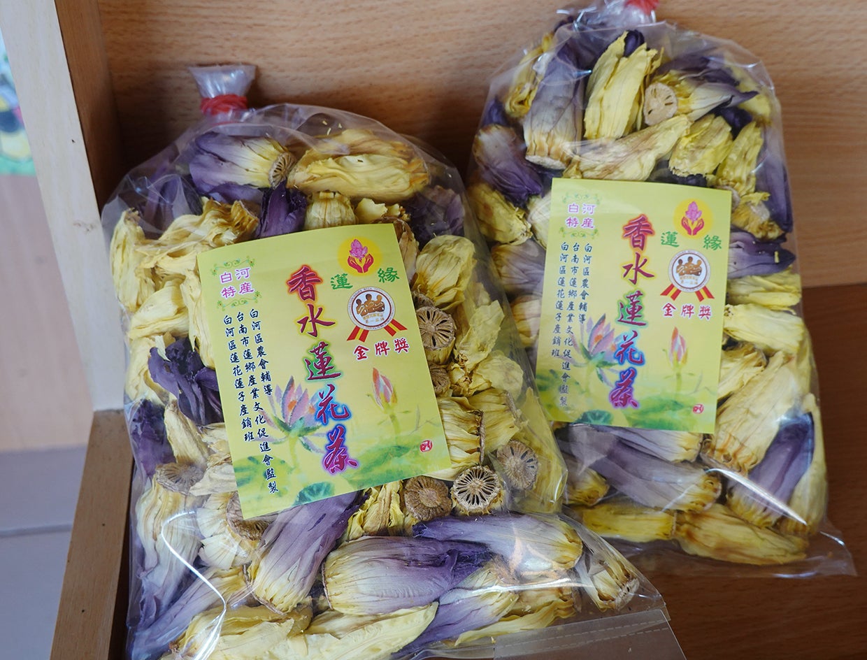 台湾の夏から秋への贈り物・産地で新鮮なハスの実の滋味に癒やされた