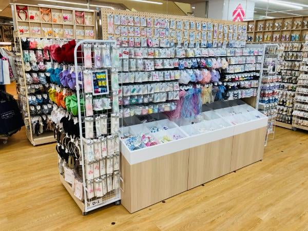 山口県初の大創産業3ブランド複合店が「シーモール」にオープン【下関