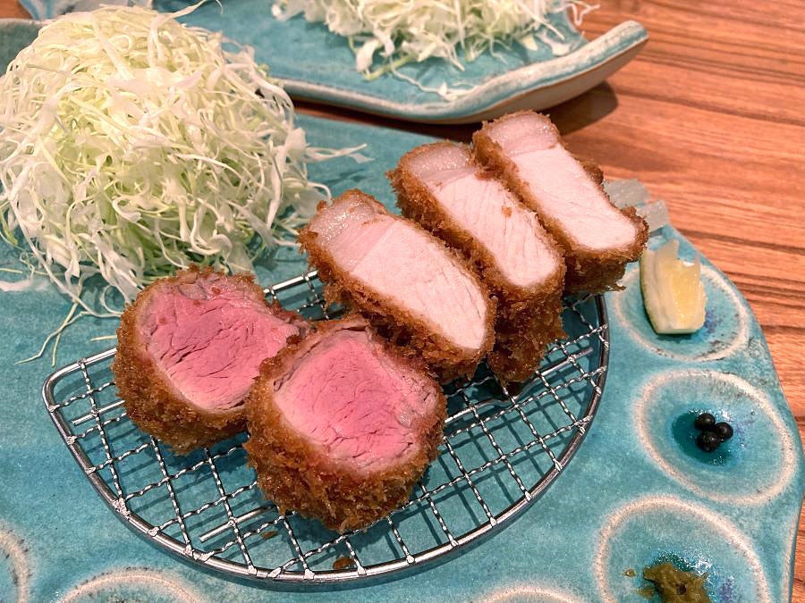 東北初出店！厚切りの JAPAN Xが低温調理で柔らかジューシーとんかつに