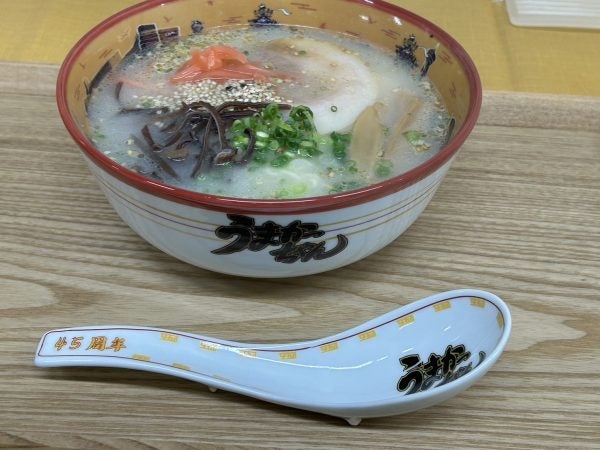 九州いうたらうまかっちゃん」45周年記念の特製どんぶりで没入