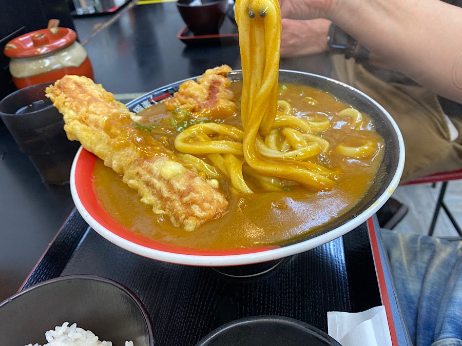 玉造】コシの強い自家製麺でスパイスカレーうどん「極楽うどんTKU