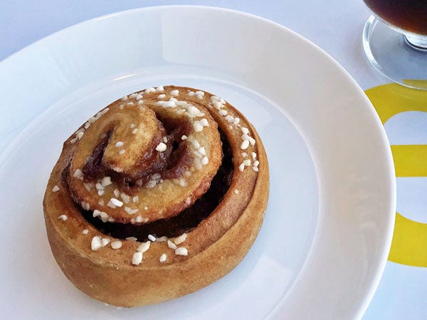 立川】10月4日までイケアでシナモンロール1個買うと、もう1個もらえる