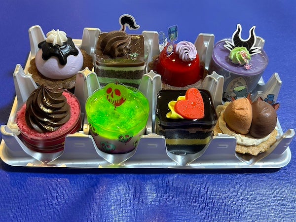 コージーコーナー】ディズニーヴィランズ8個入りプチケーキ2024