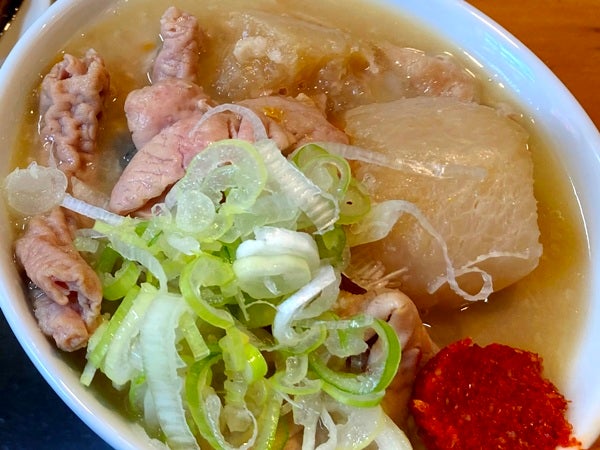 藤が丘】「煮込みや左斜め上24°/自家製麺てる'ZU」絶品もつ煮込みと