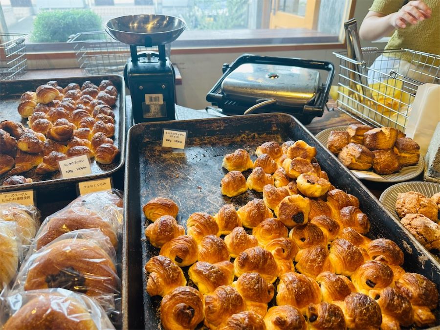 【福山市新涯町】総菜パンから焼き菓子まで豊富にそろう！リーズナブルで美味しいパン屋さん「アジノパリ」