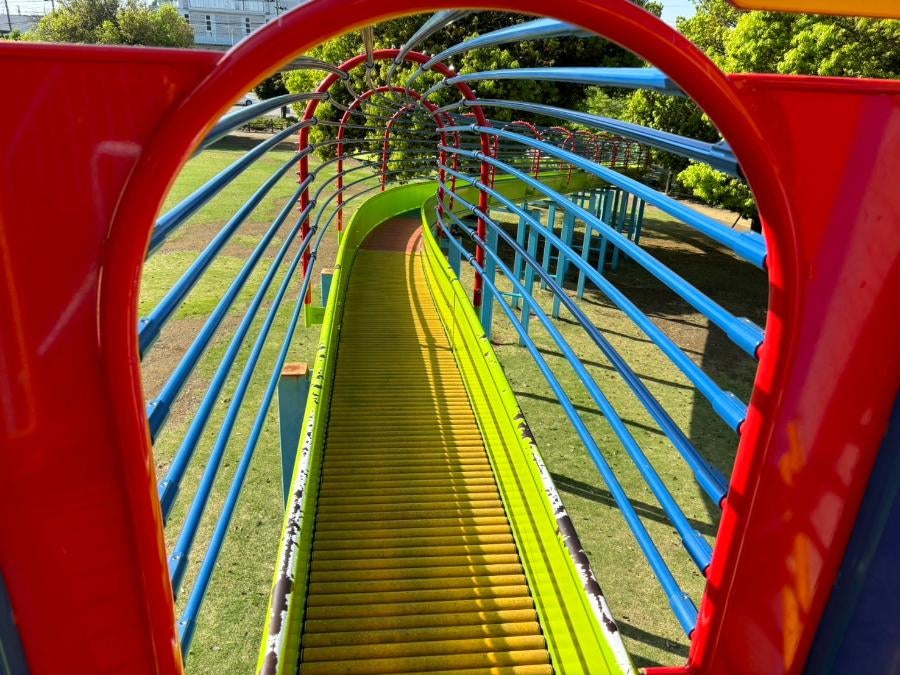 見沼区】親子で楽しめる長～いローラーすべり台が大人気♪「春岡中央