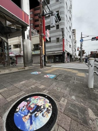 SHIROBAKO x MUSASHINOコラボのデザインマンホールが登場＠武蔵境｜街