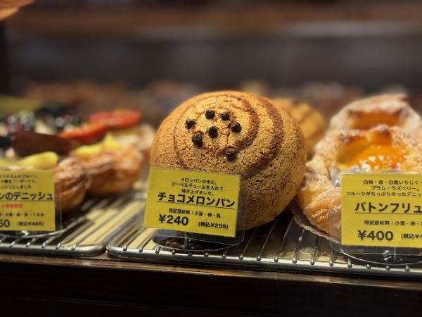 松戸】毎日300種類のパンが並ぶ、パンのワンダーランド