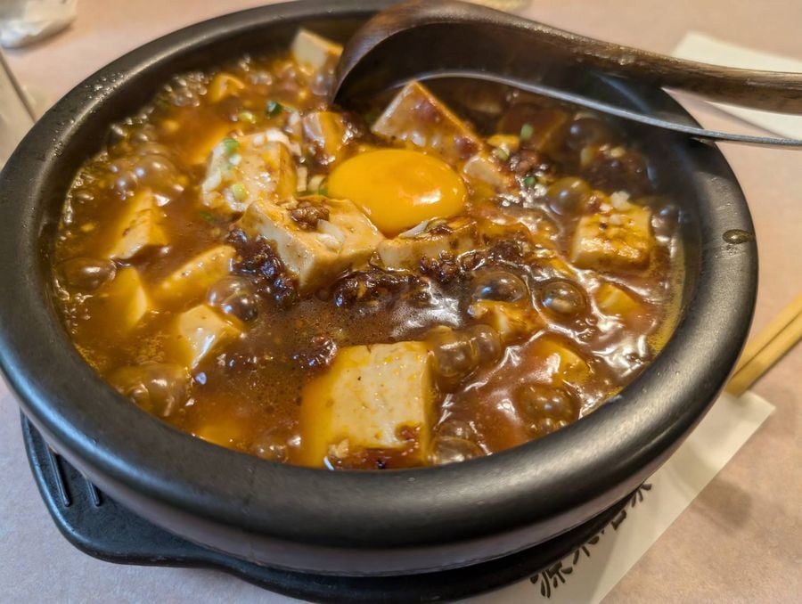 神保町】土鍋でグツグツ…源来酒家の「麻婆麺」で体の中からポカポカに