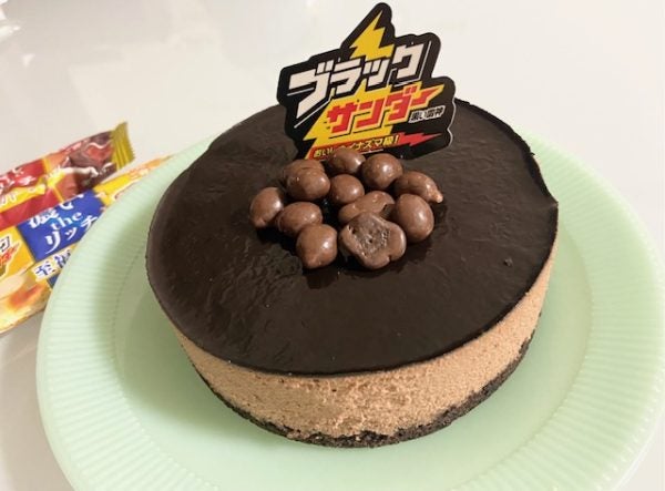 人気の駄菓子がケーキになった！？クリスマスにもおすすめの「ブラック