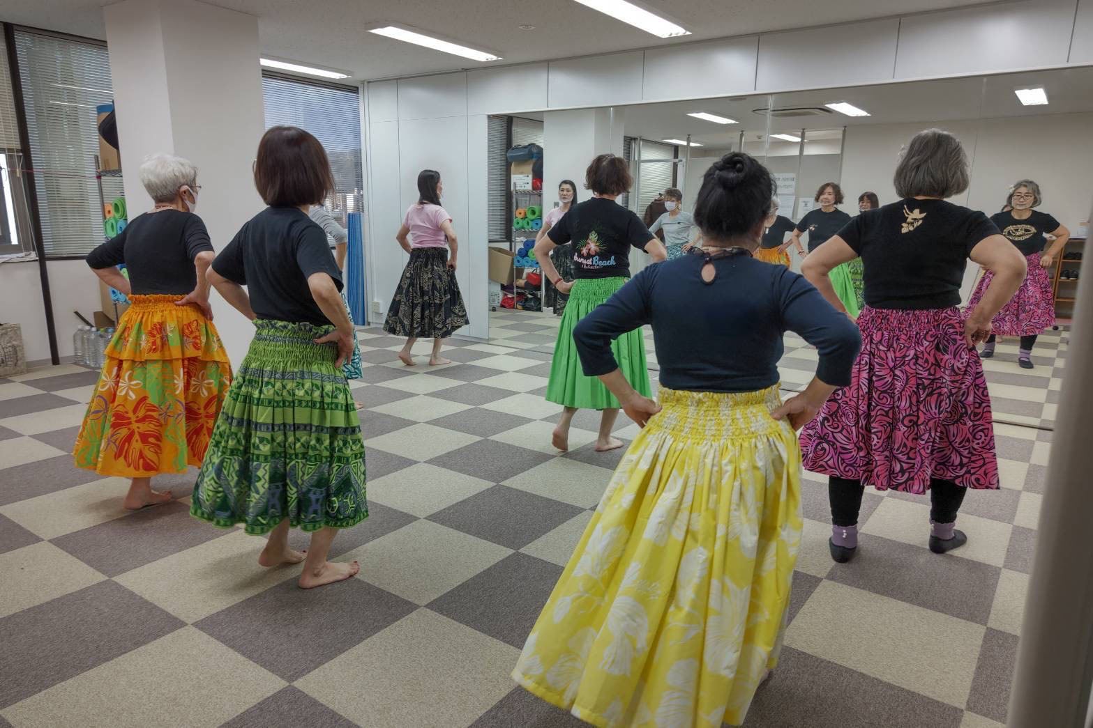 笑顔で楽しく踊るフラダンス（夜クラス） | リビング広島Web