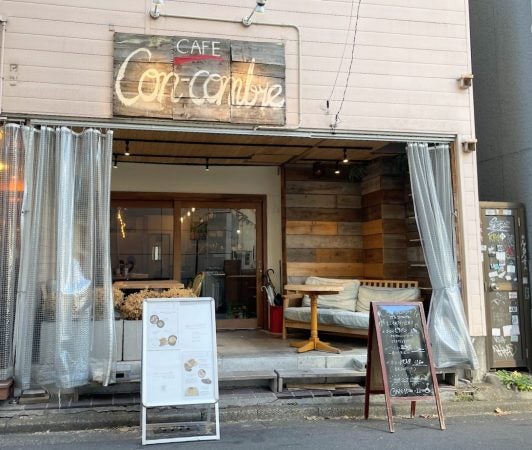 ドレスオムライスでご褒美ランチ！赤ワインデミ最高「カフェ