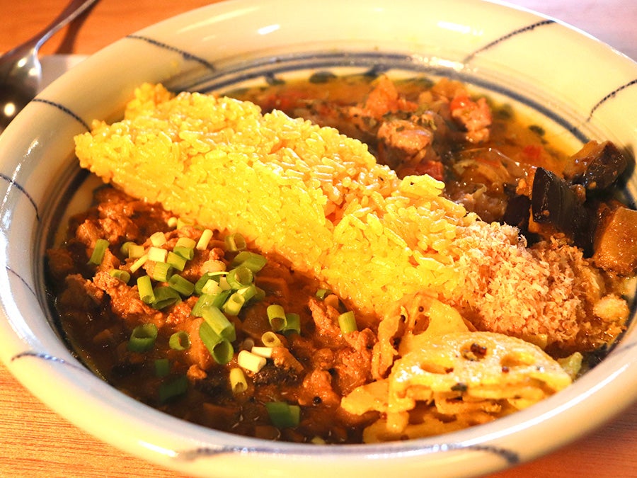 食欲そそる！本格スパイスカレーと自家製スイーツ【喫茶サンセット