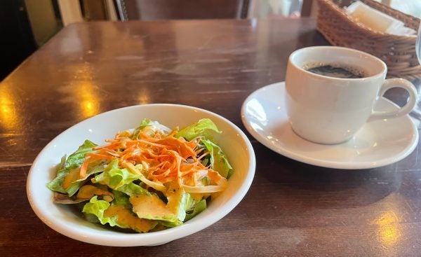 ドレスオムライスでご褒美ランチ！赤ワインデミ最高「カフェ