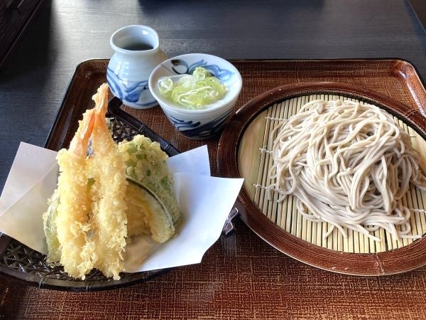 行列覚悟で！築100年の古民家で味わう山形蕎麦「 鶴 -KAKU