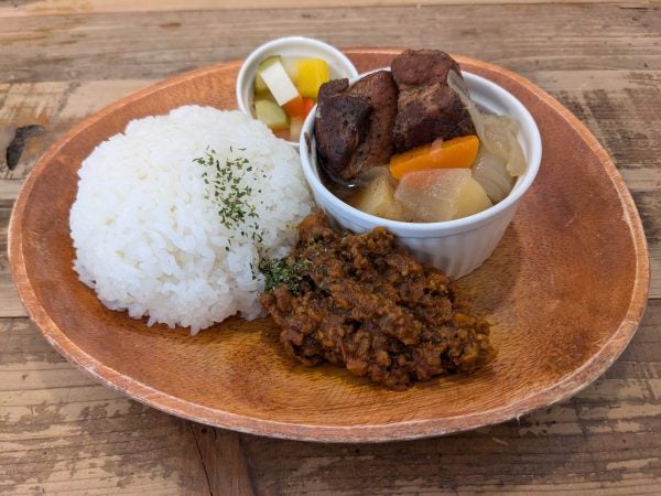 濃厚キーマカレーに豚角煮！追加ビールは200円【あむんと】青葉区一番