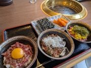 ランチ限定！雌牛黒毛和牛のユッケが食べ比べられる『焼肉あんにょん』