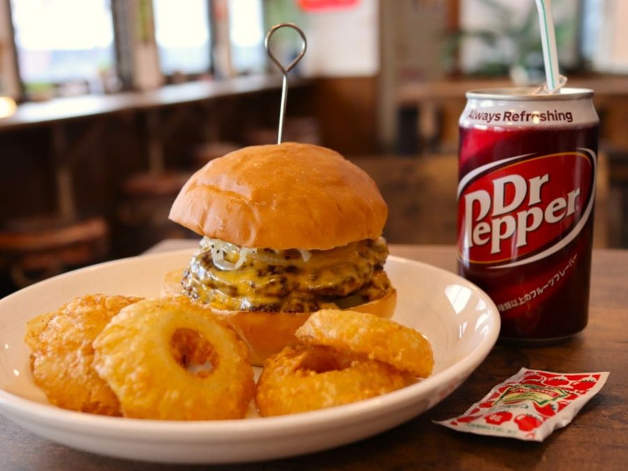 小樽】列車で食べる肉々しい絶品ハンバーガー【WAZZUP（ワッツアップ