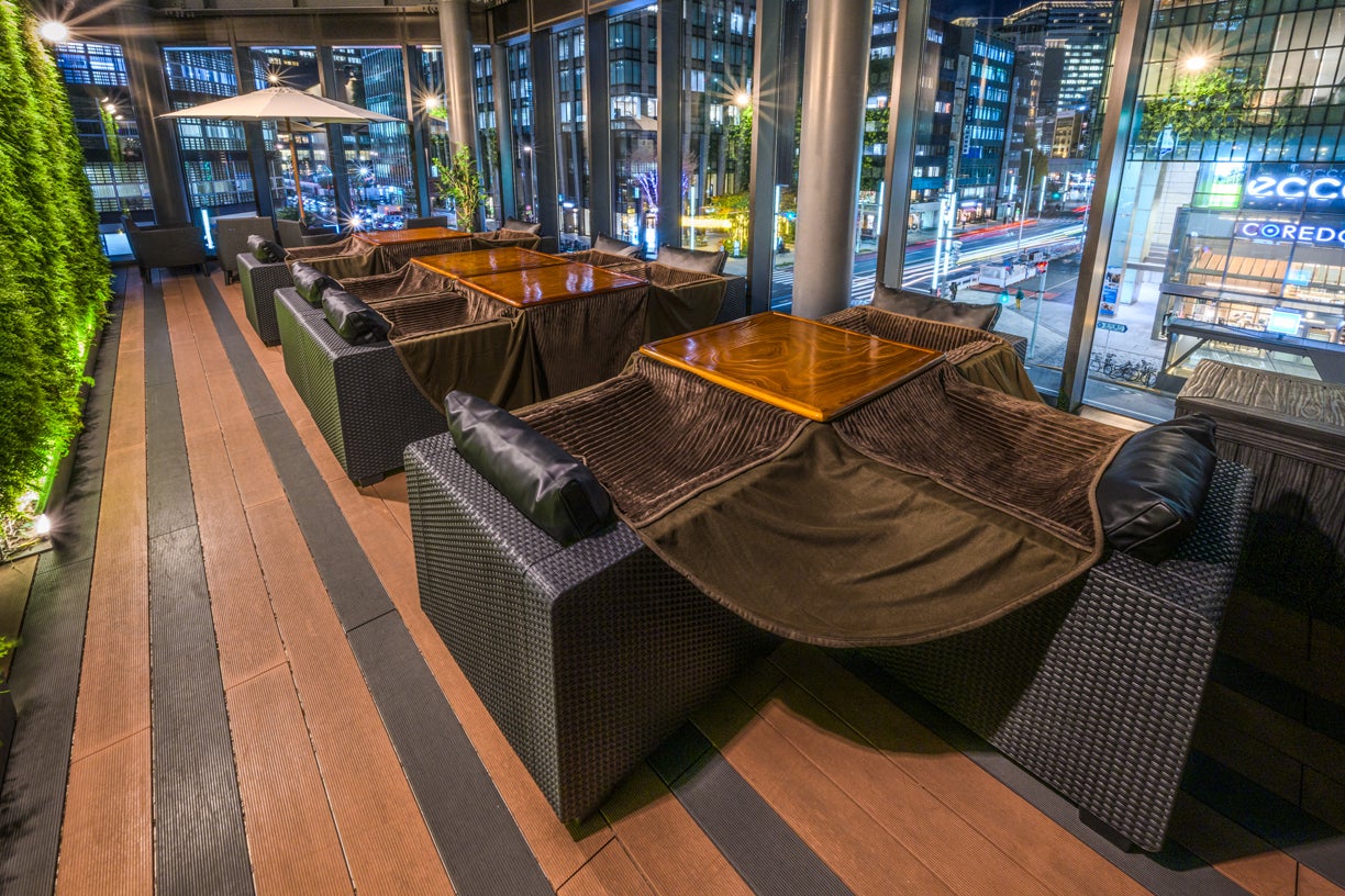 日本橋の屋上テラスで滋賀の魅力を味わう「琵琶こたつ」が開催中｜特集