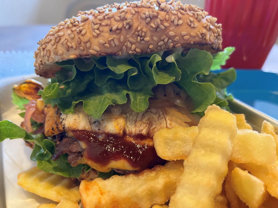 高槻】ボリューム満点アメリカンスタイルな「タップスバーガーショップ