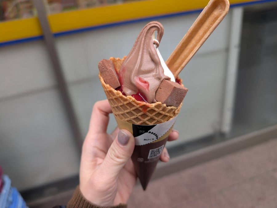 バニラ&イチゴスマスタンド、チョコだまり（大）、カップソフトクリーム 505429_0-1.jpg