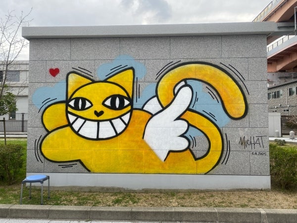 神戸の街を“にっこり笑う黄色いネコ”がジャック!?【GWにパブリック