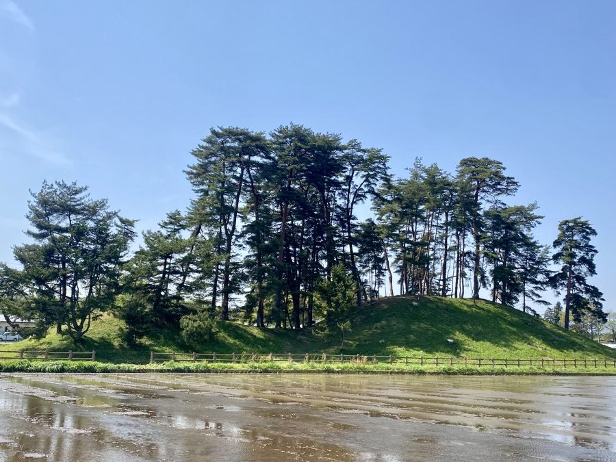 山形県川西町下小松古墳群 １/東京堂出版/大塚初重（単行本） 大田原市】田園に佇む美しい「下侍塚古墳」「上侍塚古墳」湯津上地区侍